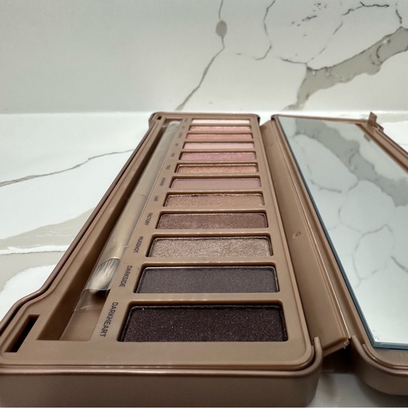 Urban Decay Naked 3 Eyeshadow Palette with Neutral Hues - Picture 10 of 10